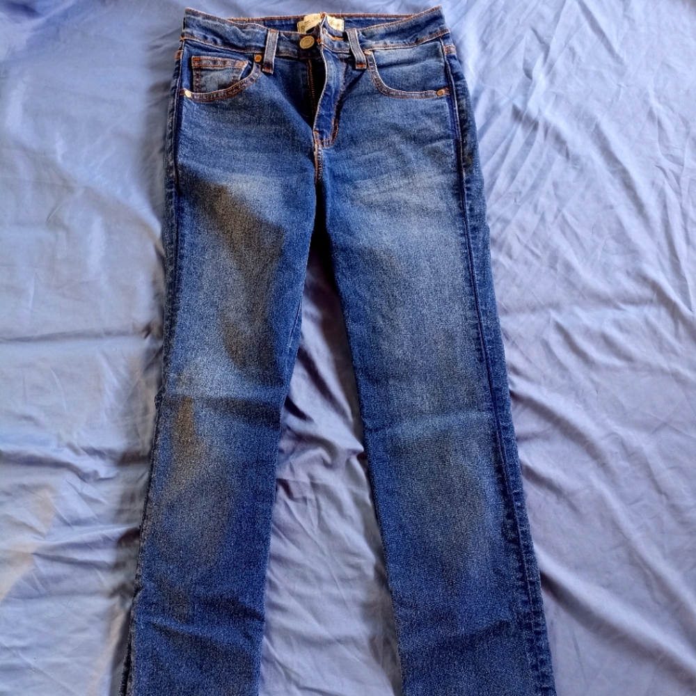 Middle rise jeans